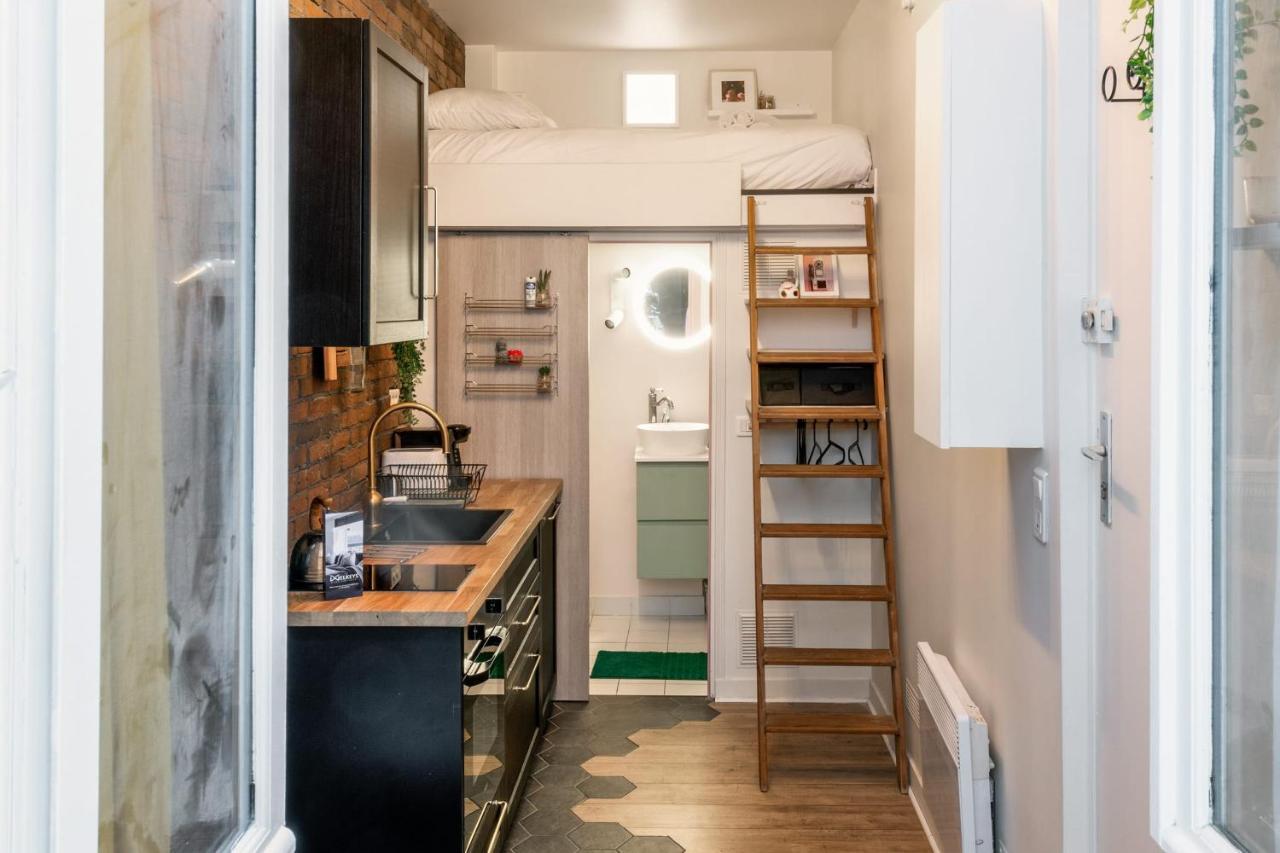 Charming Industrial-style Studio Just Nearby Montmartre In - Welkeys Parijs