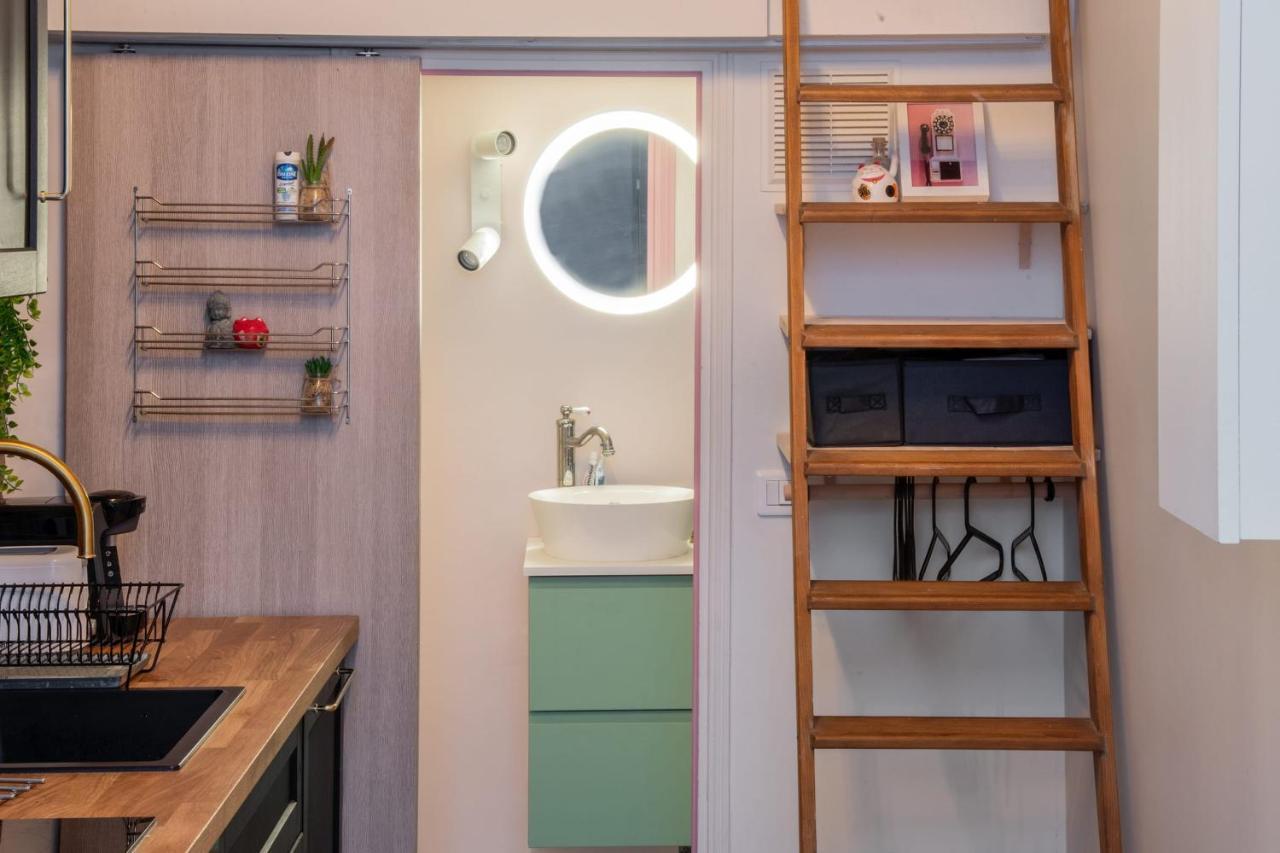 Charming Industrial-style Studio Just Nearby Montmartre In - Welkeys Parijs